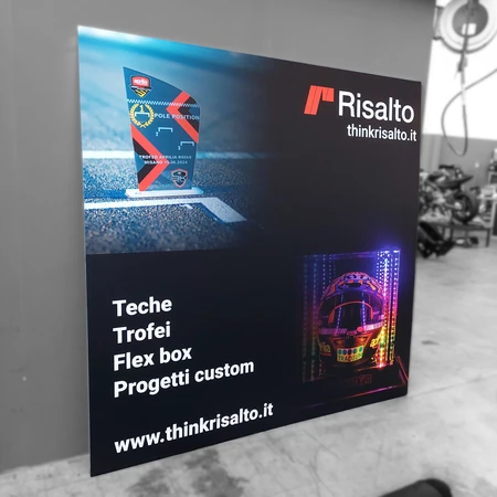 Pannello promozionale di Risalto, misura 200 cm per 200 cm, realizzato in Dibond®