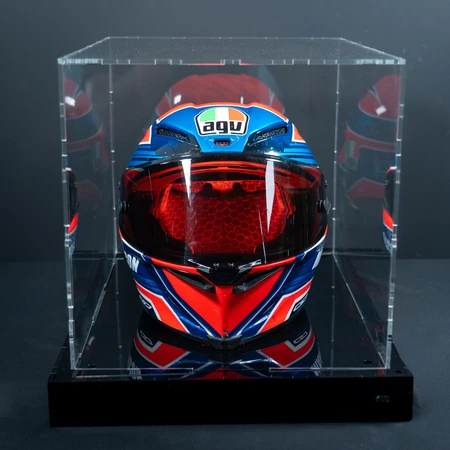 Teca per casco illuminata con colori RGB, con il logo di Savadori, vista frontale.